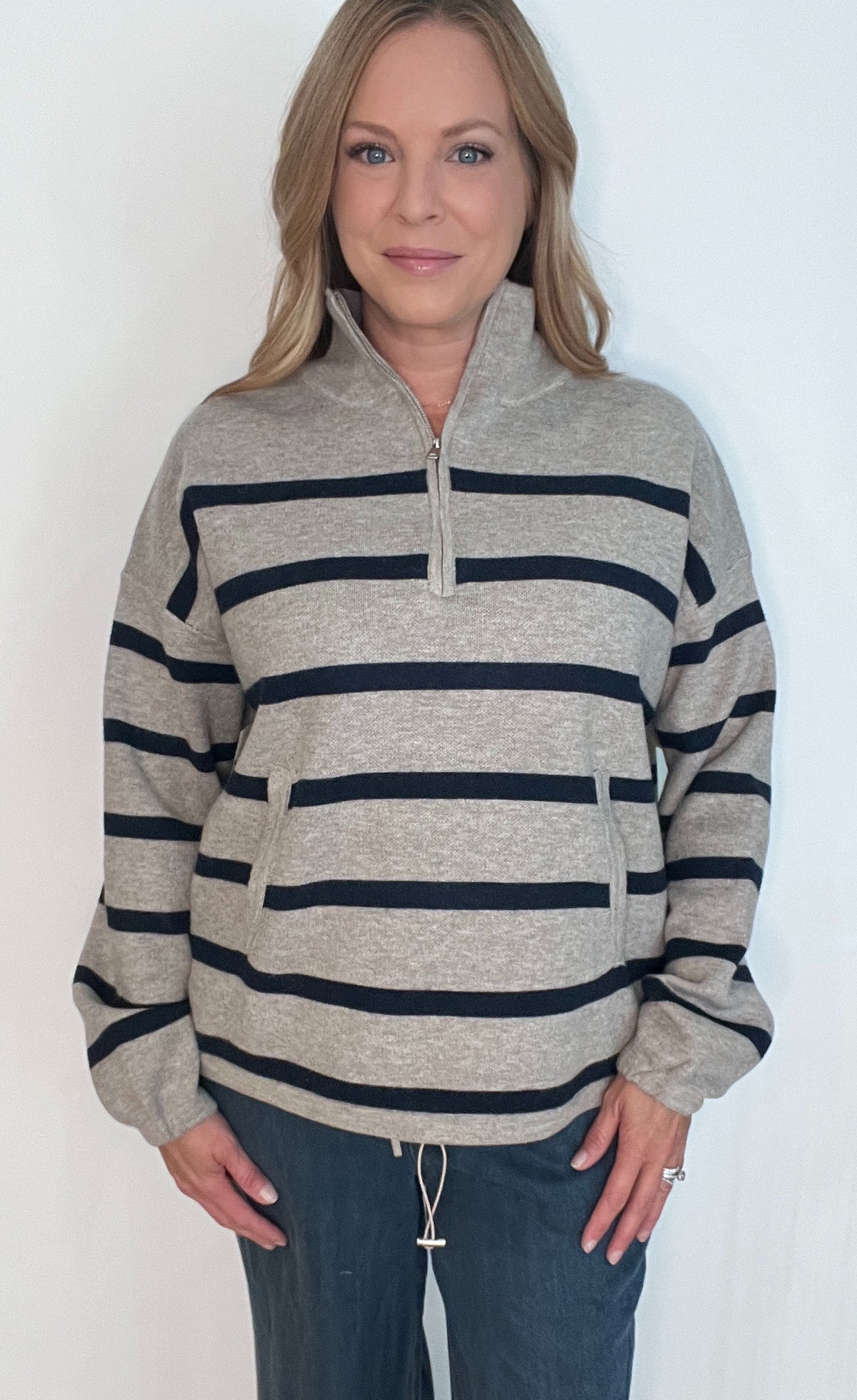 The Larkin Pullover-Stone/Navy