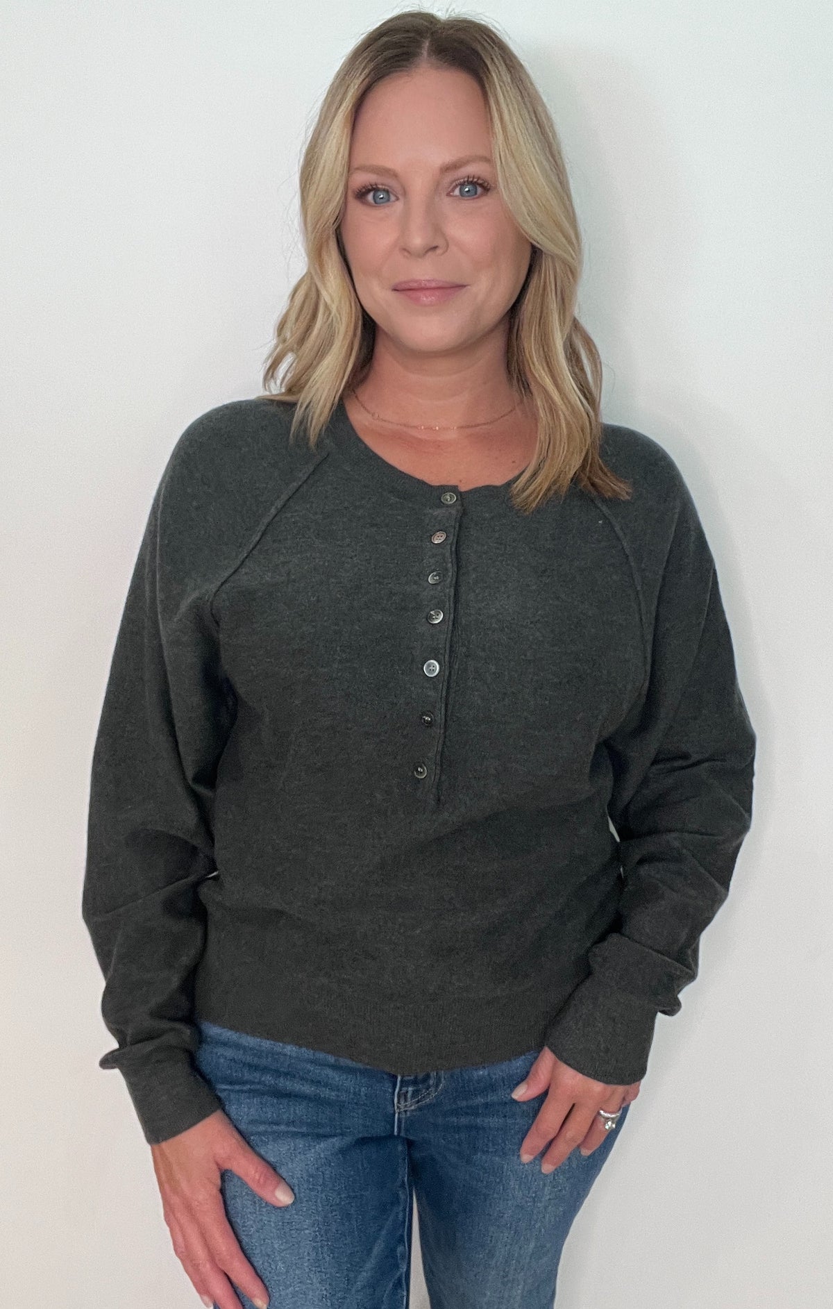 The Cashmere Henley-Charcoal